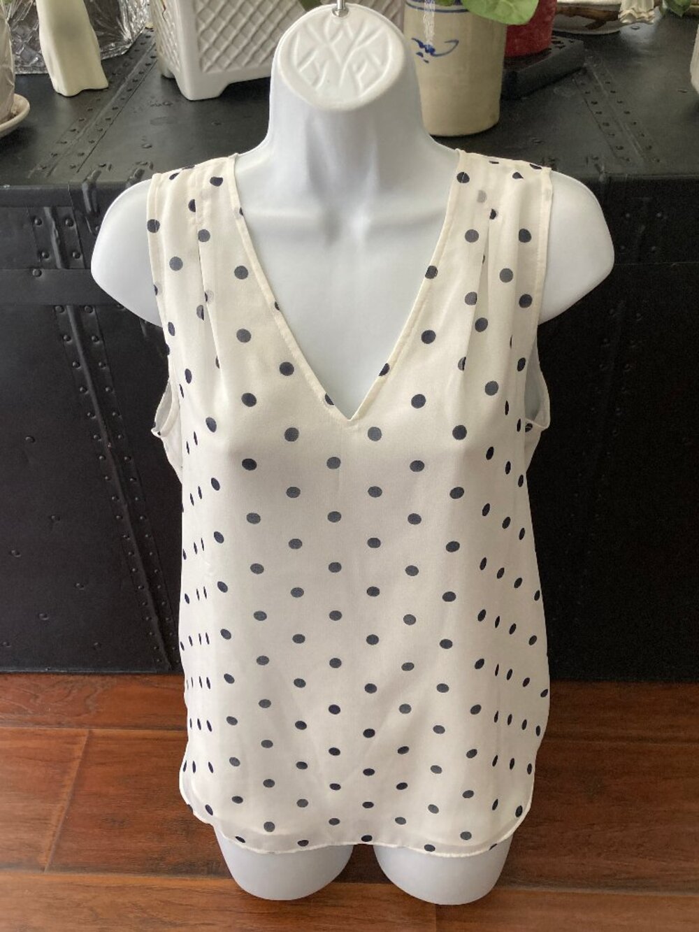 Banana Republic Black White Polka Dot Sleeveless V Neck Blouse Small